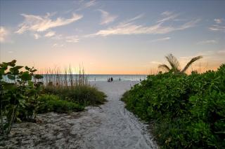 3B Beachfront Condo - Heated Pool & 18ft Balcony - 2