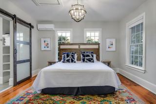 20% Off May Marble Falls Suite 1 Block To DT - 1
