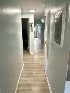 Elizabeth 2BR Kitchenette Minutes from Airport - 5