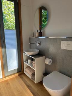 Minimalist Design Cabin mit See- und Wiesenzugang - 9