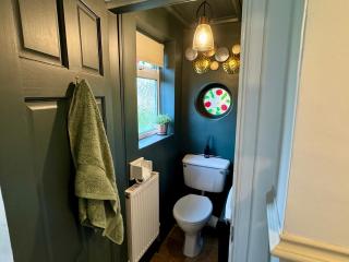 Cosy 4 Bedroom House With Secure Parking - 3