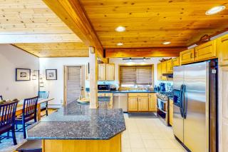 Hot Tub, Lake Views! All-Season Hinsdale Haven - 2