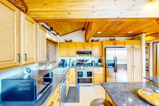 Hot Tub, Lake Views! All-Season Hinsdale Haven - 1