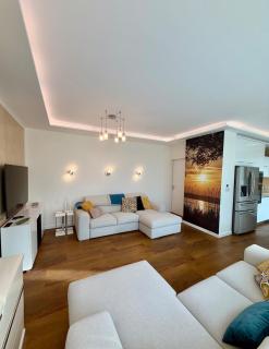 Luxury Penthouse - ROOFTOP JAKUZZI - LAKE BALATON VIEW - BEACH, WELLNESS & SPA - 2