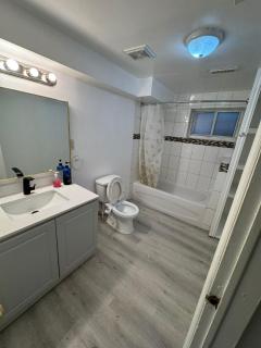 Luxury Private Room With Attached Washroom Darcel08 - 3