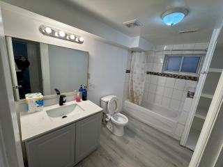 Luxury Private Room With Attached Washroom Darcel08 - 2