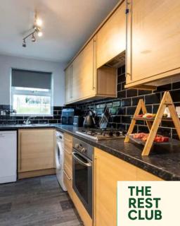 Durham 3BR Home Prime Location Modern Comfort - 1