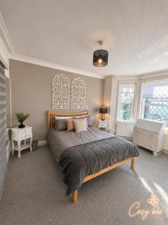 Cosy Bee - 0