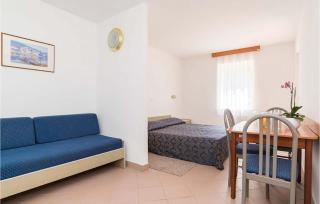 Cozy Apartment In Umag With Outdoor Swimming Pool - 8