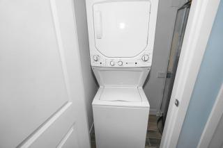 Modern 3BR Retreat Near United Center & West Loop - 3