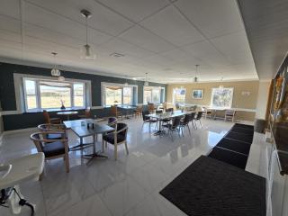 Woodstock Inn & Suites - Restaurant & Pool - 1