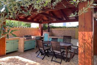 Family-friendly apartments with swimming pool Novigrad - 25170 - 1