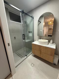 Sandy Lodge Steps to Beach Ocean Views Sleeps 6 AC WiFi Linen provided - 7