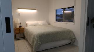 Sandy Lodge Steps to Beach Ocean Views Sleeps 6 AC WiFi Linen provided - 1