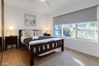 Beachside Largs Bay Pet Friendly 3 Bed Haven - 9