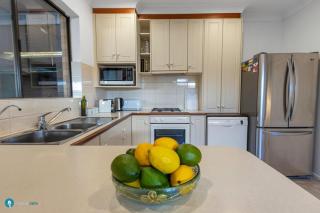 Beachside Largs Bay Pet Friendly 3 Bed Haven - 3