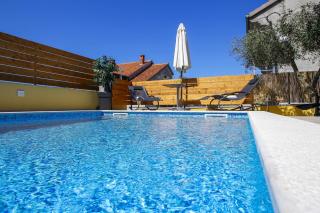 Apartments with swimming pool Zadar - 6128 - 0