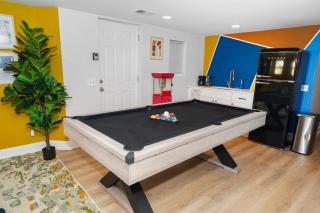 King Bed 6BR Chicago with Pool Table Sleeps 16 Near Humboldt Park - Chicago - 6