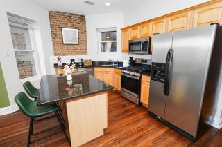 King Bed 6BR Chicago with Pool Table Sleeps 16 Near Humboldt Park - Chicago - 7