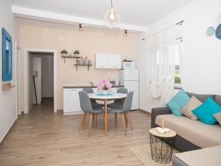 Apartments with parking space Supetarska Draga - Donja, Rab - 25686 - 1