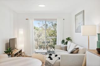 Designer 2BR Apartment Near Scarborough Beach - 8