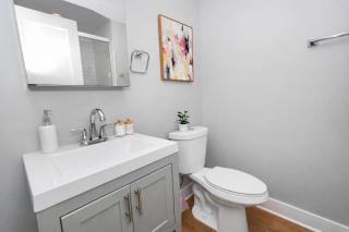 Modern 3BR Chicago Downtown Apartment Near Loyola University & Lakefront - 6