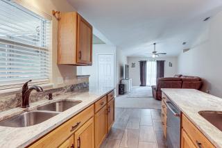 Spacious 4BR Home in Deltona w/ Screened Porch! - 2
