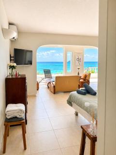 Unmatched Oceanfront Living in Grand Case, unique appt in grand case beach, perfect for families - Grand Case - 7