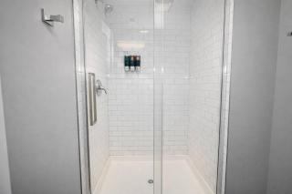 Cozy 3BR Chicago Garden Apartment Near Loyola & Downtown - 8