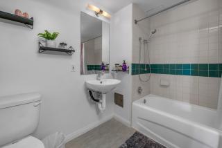 Promenade Studio With Free Parking! - 1