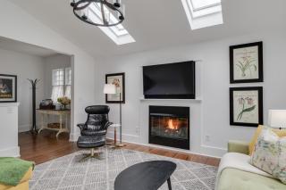 Beautifully Decorated 3 Bedroom Retreat in the Heart of Downtown - 1