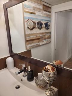 Niagara Falls Core Cozy Stay Near Clifton Hill - 1