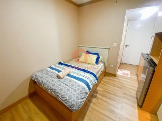 Cozy Studio in Springlake, Bekasi, with Pool & Wi-Fi - 7
