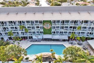 Spacious Two Double Suite with Kitchenette at Ocean Blvd - 4