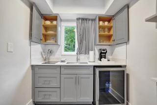 Ocean Blvd Two Doubles Suite with Kitchenette - 6