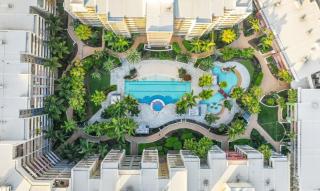 Resort 2BR - Lagoon Pool Spa gym - Sleeps 6 - Baby Stay Equipped - Free Parking - 4