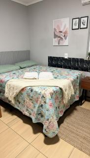 Casa com 5 Studios Central e 8 minutos do Paraguai - Grupos até 20 pessoas - 5