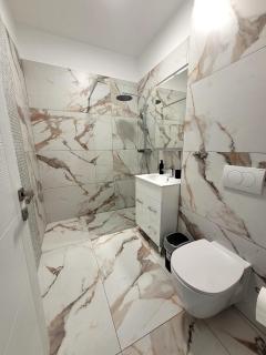 Modern Studio near Campus & Mamaia Netflix Wi-Fi - 9