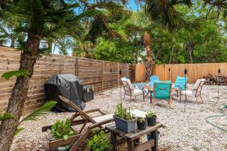 Lil John Coastal Cottage Near Siesta Key Beach - 1