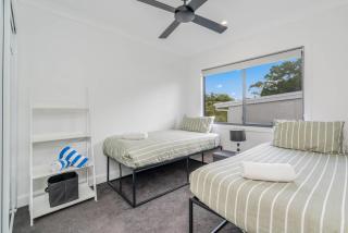 Bay Breeze Beachhouse - 3