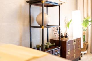 5Min Metro, 6Min Hongdae, 명동, Gyeongbokgung, Sinchon, AREX, Airport Bus, Convenience Store 10Sec - 1