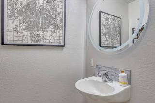 Walk to Wesley! Fully Fenced Lot W Washer & Dryer. - 6