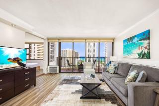 17Fl Waikiki escape with pool & beach access - 8