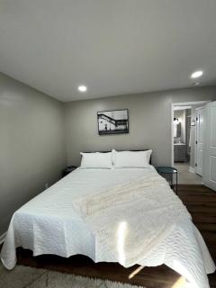 Large Studio W/ King Bed | Easy Highway Access! - 2