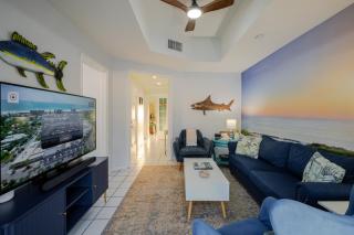 2 BR Beachy Speakeasy with Rooftop Deck Near Lido Beach - 7