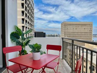 Skyline & Harbour Views-Top Floor - 7