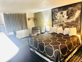Super 8 by Wyndham Watertown - 7