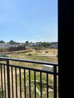 Near Airport + Steps from Mall (brand new unit) - 5