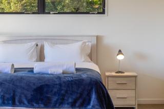 Hekerua Heights with Hot Tub and Seaviews - 4