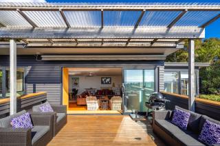 Hekerua Heights with Hot Tub and Seaviews - 8